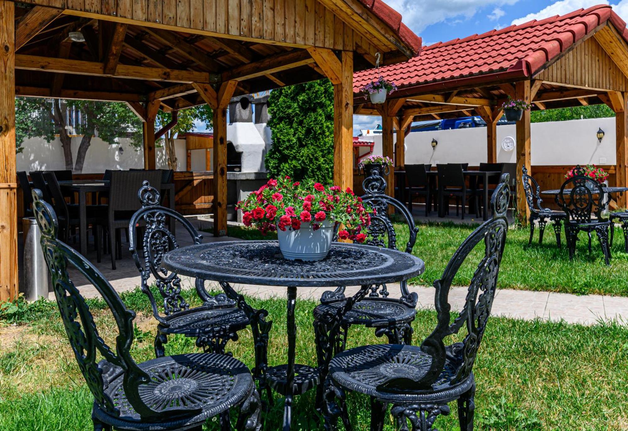 Pensiunea Roma Antica Hărman Esterno foto
