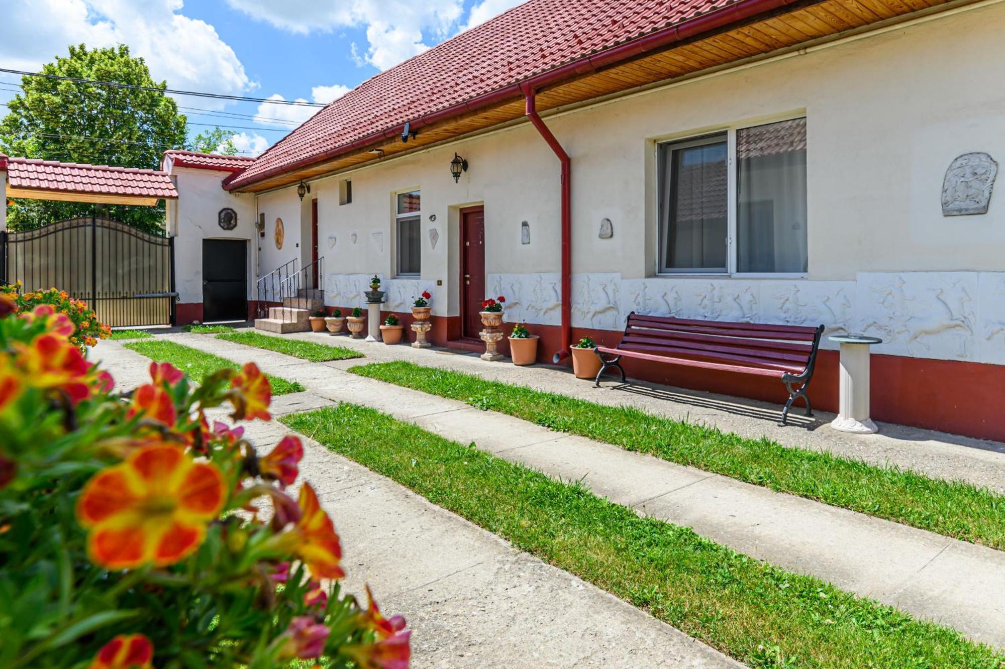 Pensiunea Roma Antica Hărman Esterno foto